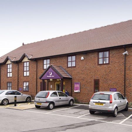 Premier Inn Crewe Central ภายนอก รูปภาพ