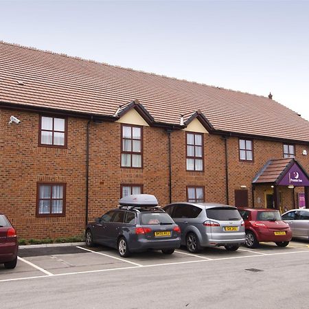 Premier Inn Crewe Central ภายนอก รูปภาพ