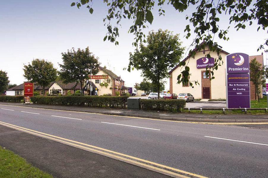 Premier Inn Crewe Central ภายนอก รูปภาพ