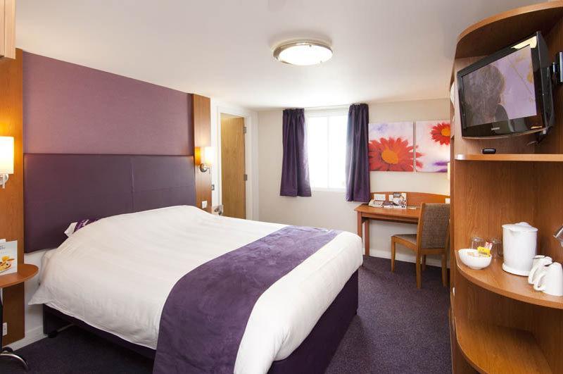 Premier Inn Crewe Central ภายนอก รูปภาพ